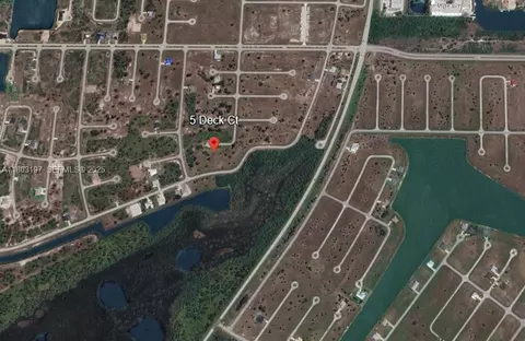 5 Deck Ct, Port Charlotte, FL 39546 photo 2