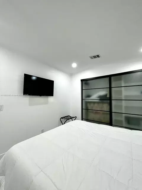 Bedroom - 271 Lance Ln, Key Largo, FL 33037 photo 2 of 3