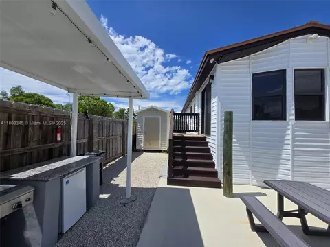 Exterior - 271 Lance Ln, Key Largo, FL 33037 photo 12 of 14