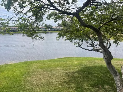 1124 NW 106th Ter #202, Pembroke Pines, FL 33026