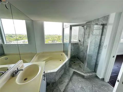 Bath - Undisclosed, Miami Beach, FL 33140 photo 1 of 3