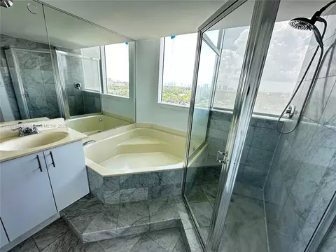 Bath - Undisclosed, Miami Beach, FL 33140 photo 2 of 3