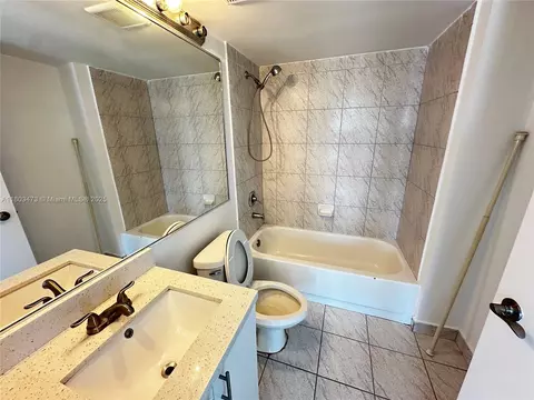 Bath - Undisclosed, Miami Beach, FL 33140 photo 3 of 3