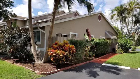 1993 E Discovery Cir E, Deerfield Beach, FL 33442