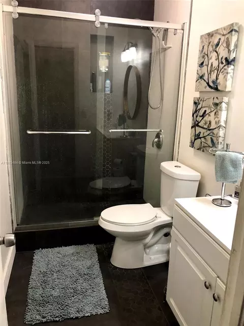 Bath - 3195 W 10th Ave, Hialeah, FL 33012 photo 1 of 3
