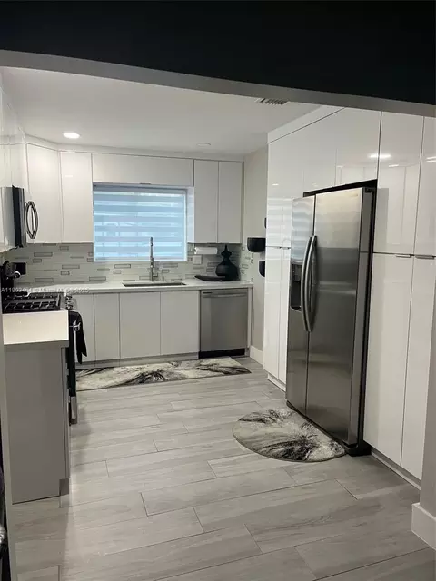 Kitchen - 3195 W 10th Ave, Hialeah, FL 33012 photo 1 of 3