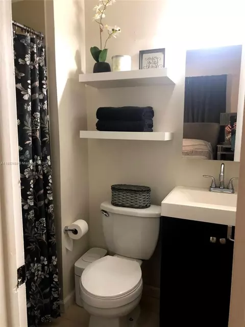 Bath - 3195 W 10th Ave, Hialeah, FL 33012 photo 2 of 3