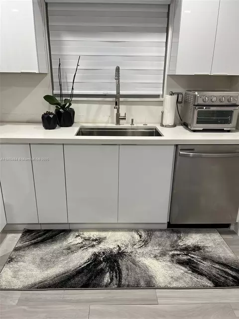 Kitchen - 3195 W 10th Ave, Hialeah, FL 33012 photo 2 of 3