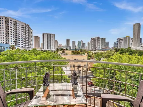 546 SW 1st St #505, Miami, FL 33130