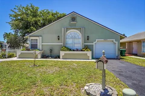 9828 SW 58th Ct, Cooper City, FL 33328