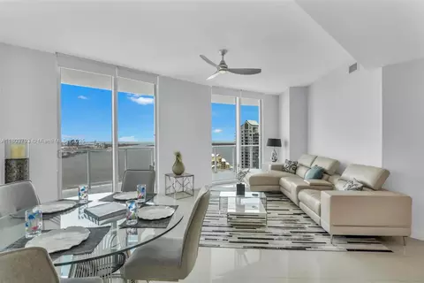 300 S Biscayne Blvd #T-3710, Miami, FL 33131