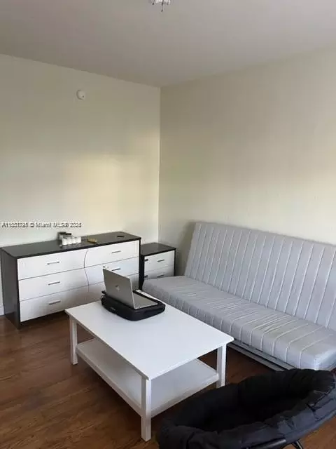 741 15th St #8, Miami Beach, FL 33139