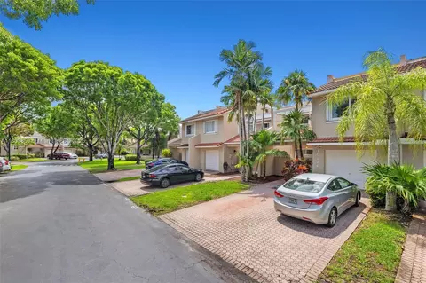 10226 NW 52nd Ln, Doral, FL 33178