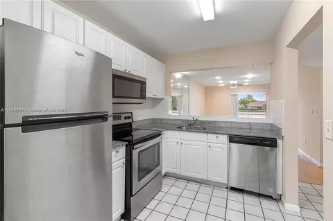 862 NE 209th St #205, Miami, FL 33179