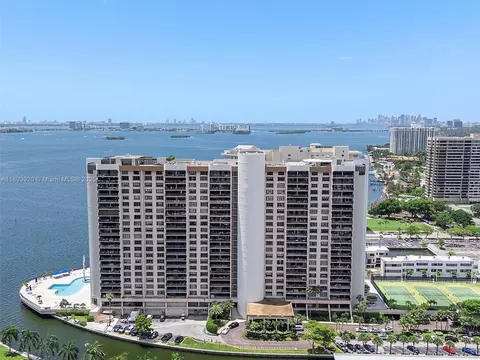 1800 NE 114th St #1102, Miami, FL 33181