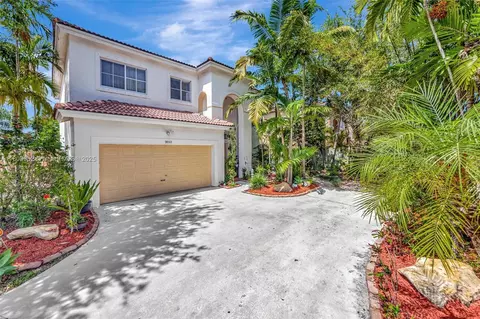 9053 SW 214th St, Cutler Bay, FL 33189