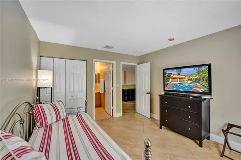 Bedroom - 4470 E Seneca Ave, Weston, FL 33332 photo 2 of 9