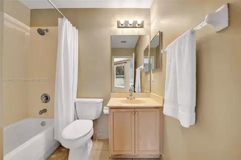 Bath - 4470 E Seneca Ave, Weston, FL 33332 photo 2 of 10