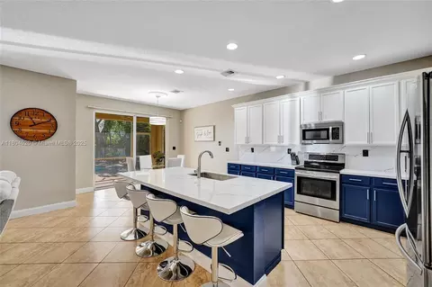 Kitchen - 4470 E Seneca Ave, Weston, FL 33332 photo 1 of 10