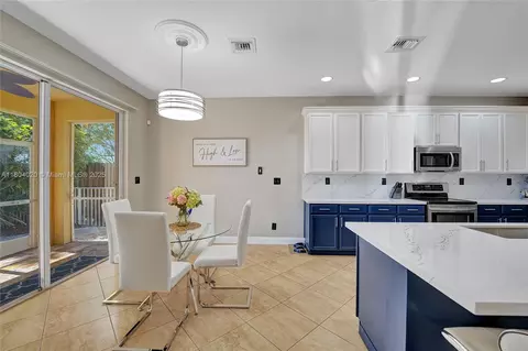 Kitchen - 4470 E Seneca Ave, Weston, FL 33332 photo 9 of 10
