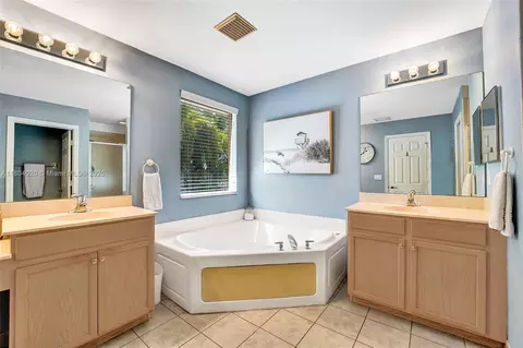 Bath - 4470 E Seneca Ave, Weston, FL 33332 photo 5 of 10