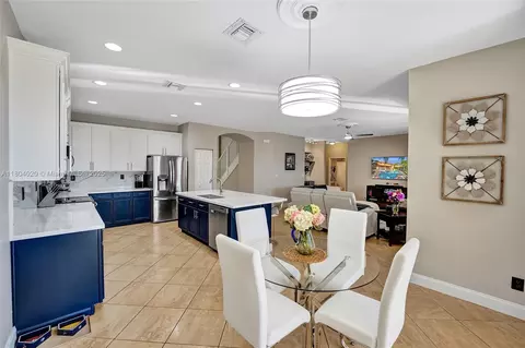 Kitchen - 4470 E Seneca Ave, Weston, FL 33332 photo 6 of 10