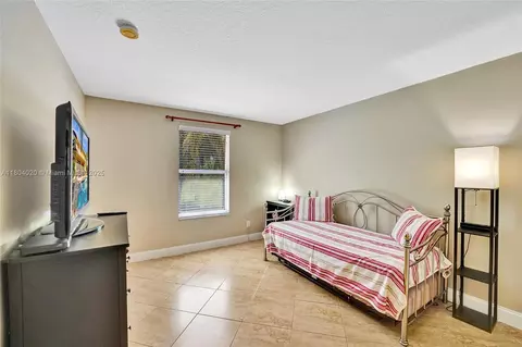 Bedroom - 4470 E Seneca Ave, Weston, FL 33332 photo 1 of 9