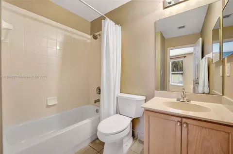 Bath - 4470 E Seneca Ave, Weston, FL 33332 photo 3 of 10