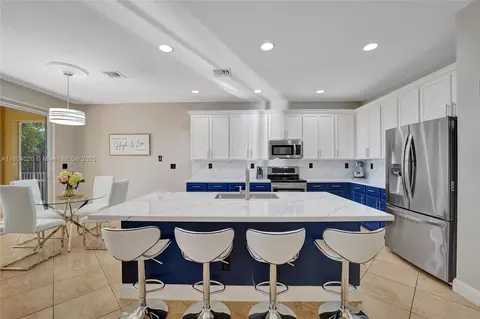 Kitchen - 4470 E Seneca Ave, Weston, FL 33332 photo 3 of 10