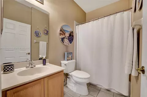 Bath - 4470 E Seneca Ave, Weston, FL 33332 photo 1 of 10