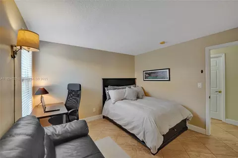 Bedroom - 4470 E Seneca Ave, Weston, FL 33332 photo 6 of 9