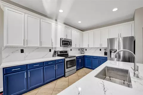 Kitchen - 4470 E Seneca Ave, Weston, FL 33332 photo 7 of 10