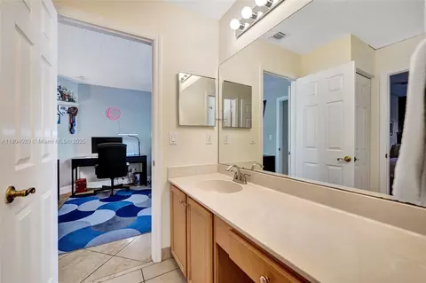 Bath - 4470 E Seneca Ave, Weston, FL 33332 photo 9 of 10
