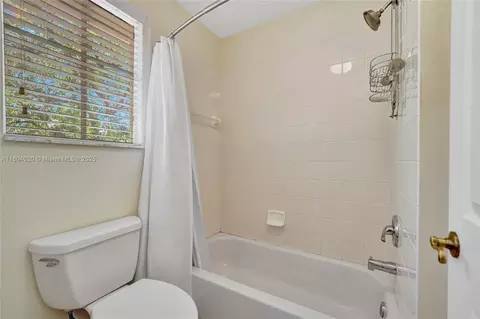 Bath - 4470 E Seneca Ave, Weston, FL 33332 photo 10 of 10