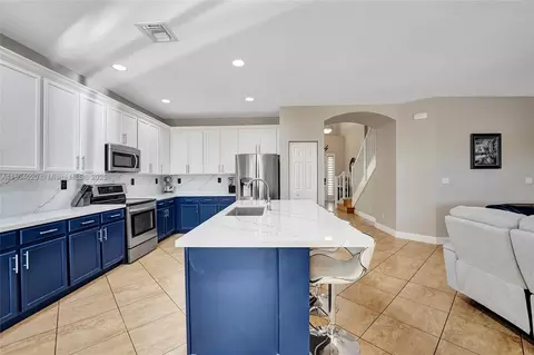 Kitchen - 4470 E Seneca Ave, Weston, FL 33332 photo 10 of 10
