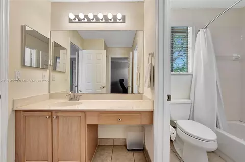 Bath - 4470 E Seneca Ave, Weston, FL 33332 photo 8 of 10