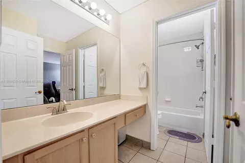 Bath - 4470 E Seneca Ave, Weston, FL 33332 photo 7 of 10
