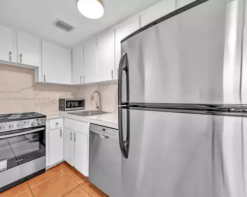 1218 Drexel Ave #304, Miami Beach, FL 33139