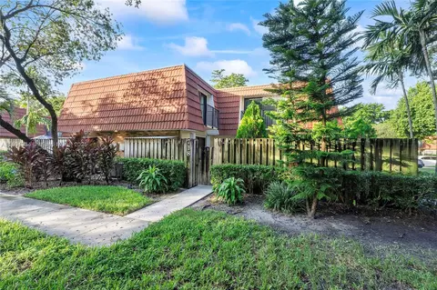 718 NW 98th Cir #718, Plantation, FL 33324