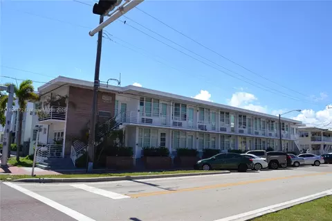 300 74th St #10, Miami Beach, FL 33141