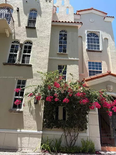 111 Edgewater Dr #3B, Coral Gables, FL 33133