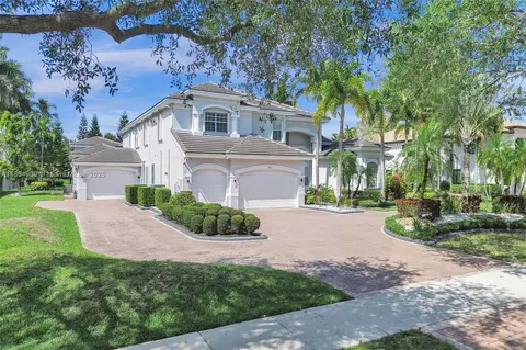 10457 Laurel Rd, Davie, FL 33328