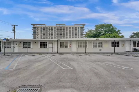 1085 NE 126th St, North Miami, FL 33161