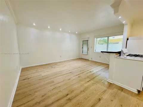 65 Washington Ave #3, Miami Beach, FL 33139