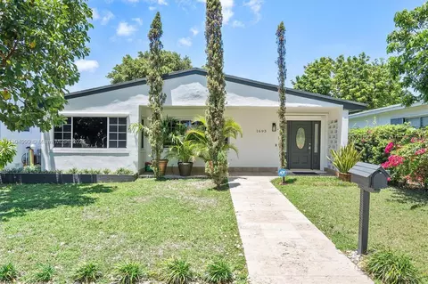 1693 NE 171st St, North Miami Beach, FL 33162