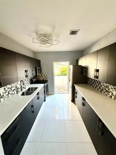 300 E 4th St #203, Hialeah, FL 33010 photo 5