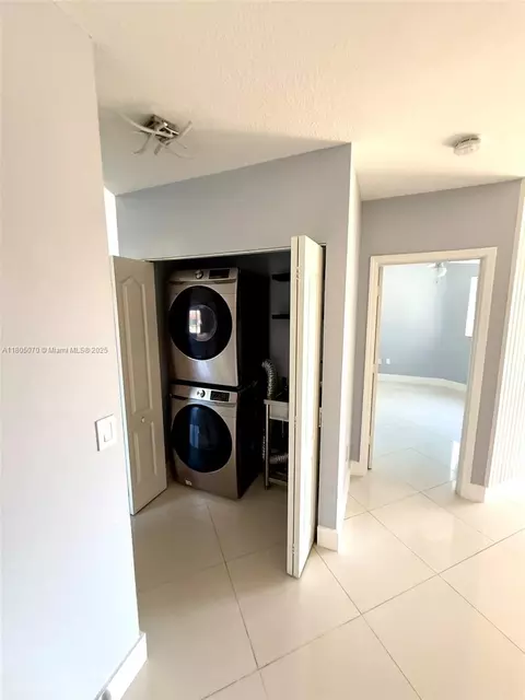 300 E 4th St #203, Hialeah, FL 33010 photo 8