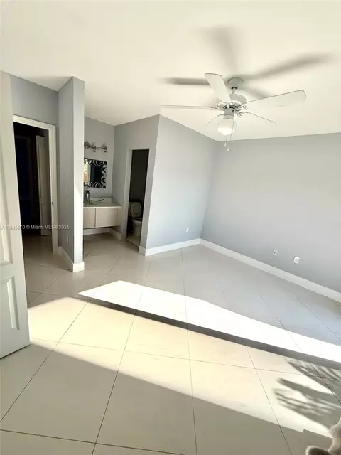 300 E 4th St #203, Hialeah, FL 33010 photo 16