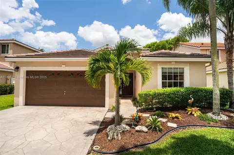 921 SW 176th Ave, Pembroke Pines, FL 33029