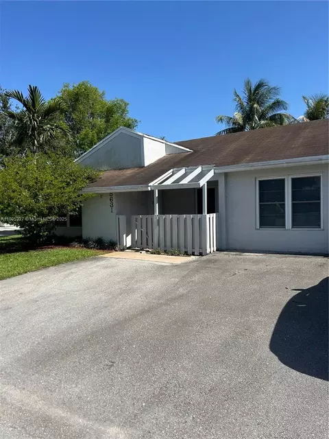 8631 Bridle Path Ct, Davie, FL 33328